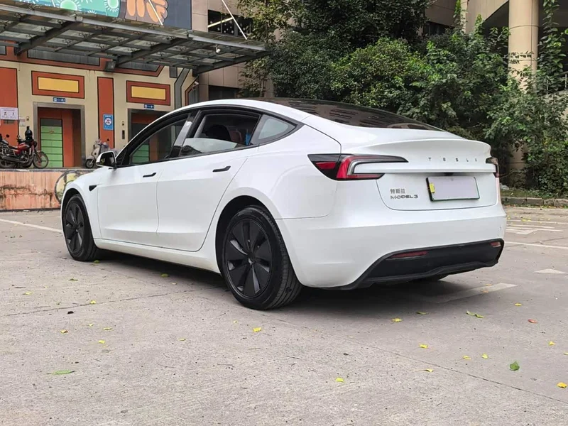 Tesla Model 3 — фото 12