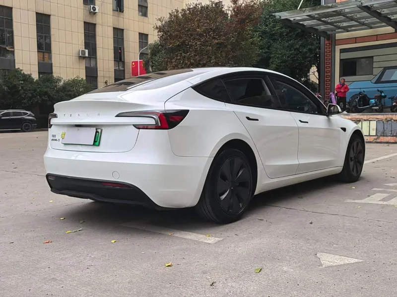Tesla Model 3 — фото 13