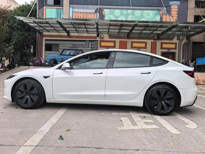 Tesla Model 3 — фото 17
