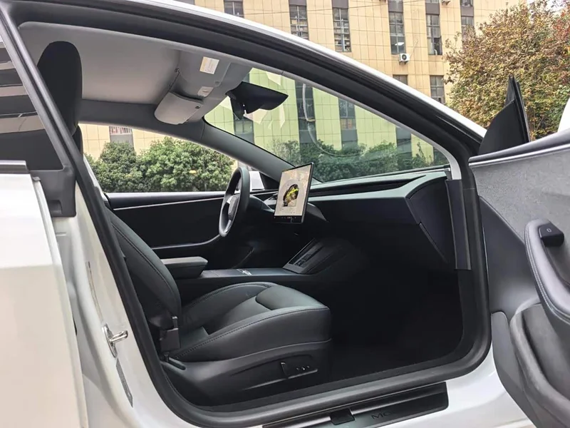 Tesla Model 3 — фото 18