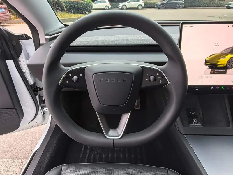 Tesla Model 3 — фото 7