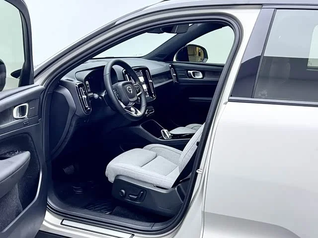 Volvo XC40 New Energy — фото 13