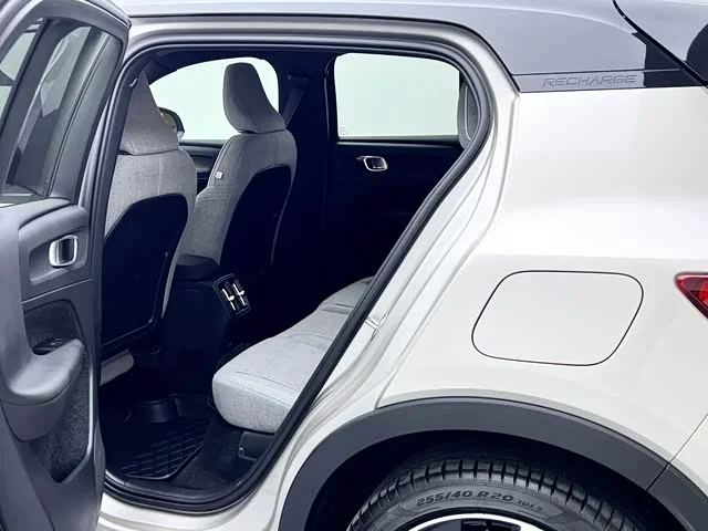 Volvo XC40 New Energy — фото 14