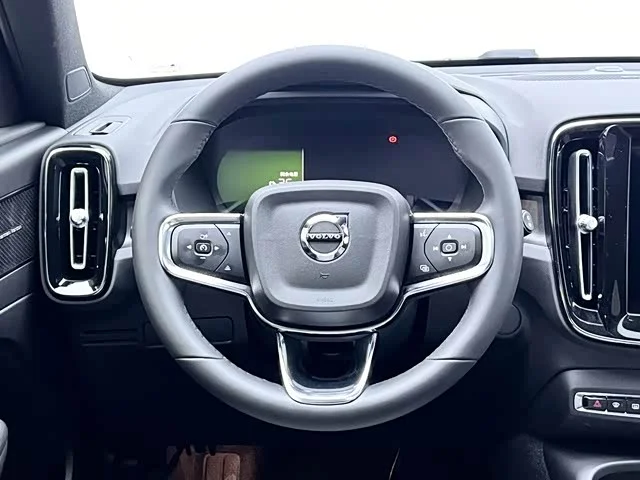 Volvo XC40 New Energy — фото 17