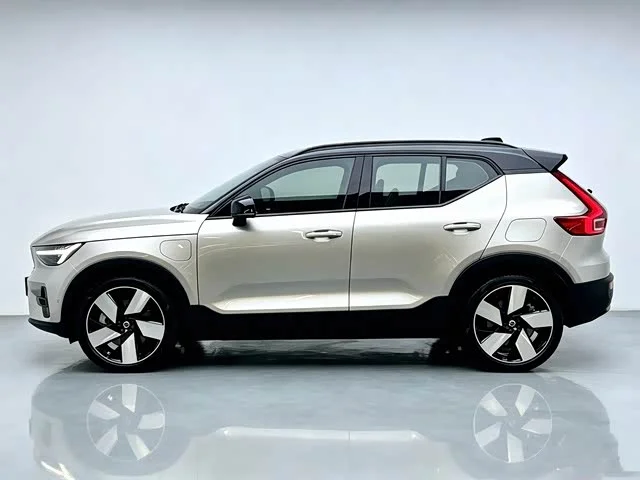 Volvo XC40 New Energy — фото 8