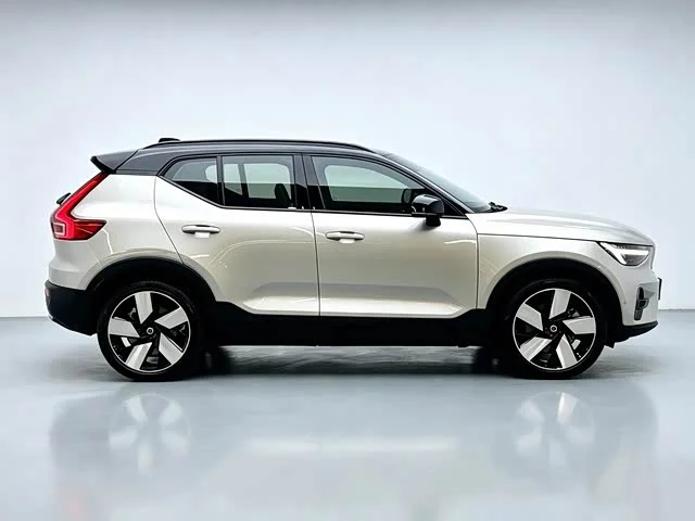 Volvo XC40 New Energy — фото 9