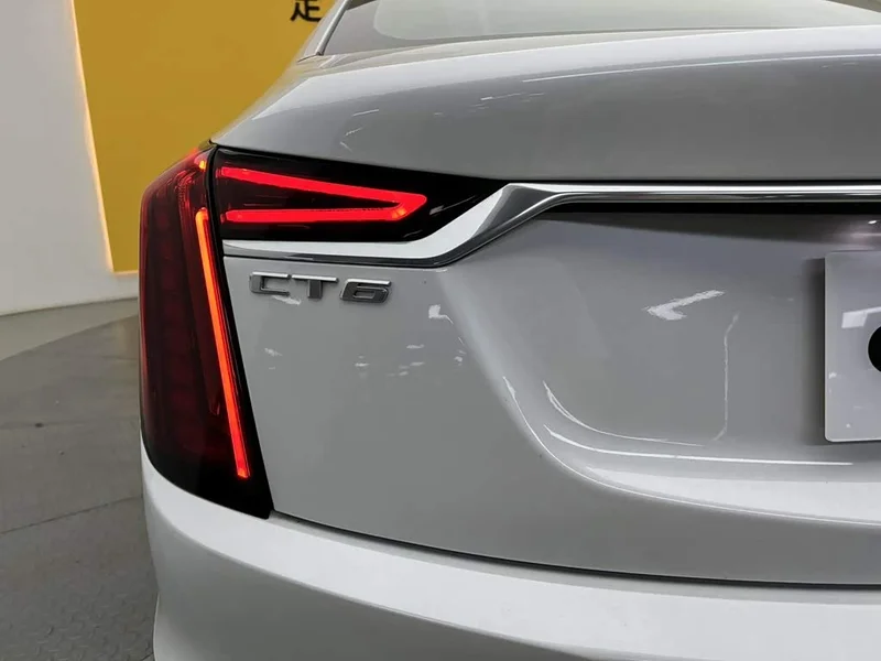 Cadillac CT6 — фото 12