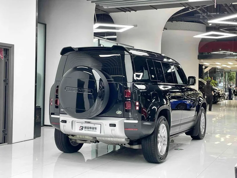 Land Rover Defender — фото 12