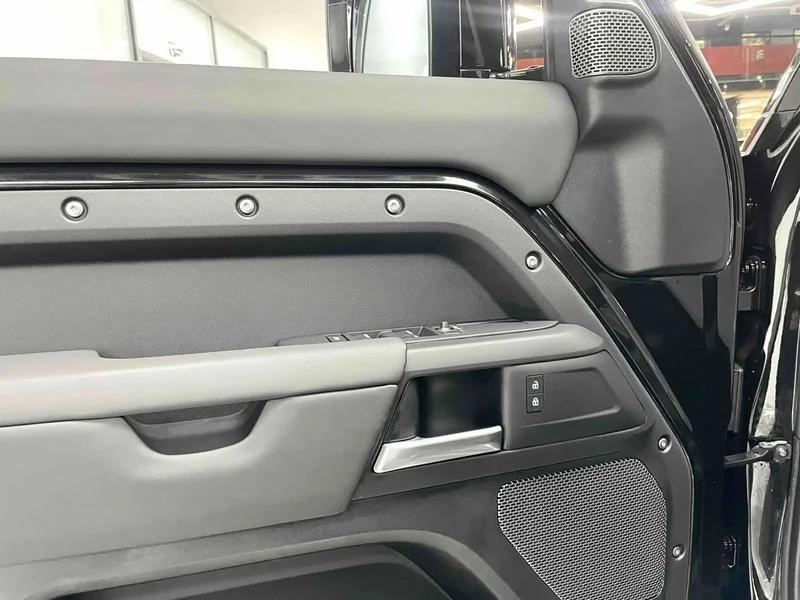 Land Rover Defender — фото 17
