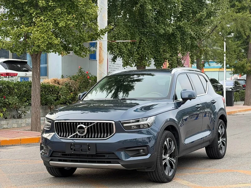Volvo XC40 — фото 1