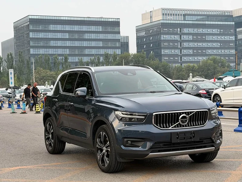 Volvo XC40 — фото 3