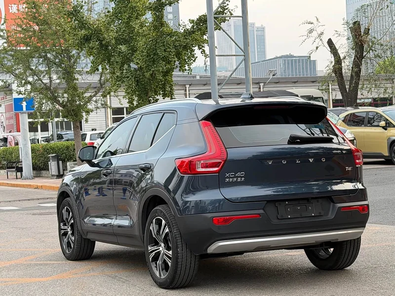 Volvo XC40 — фото 6