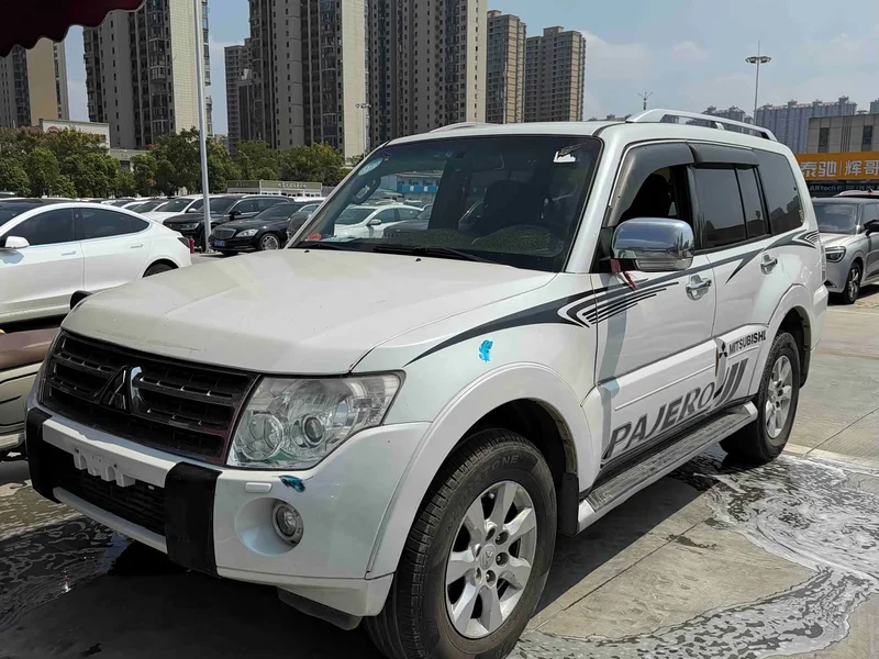 Mitsubishi Pajero (Imported) — фото 1