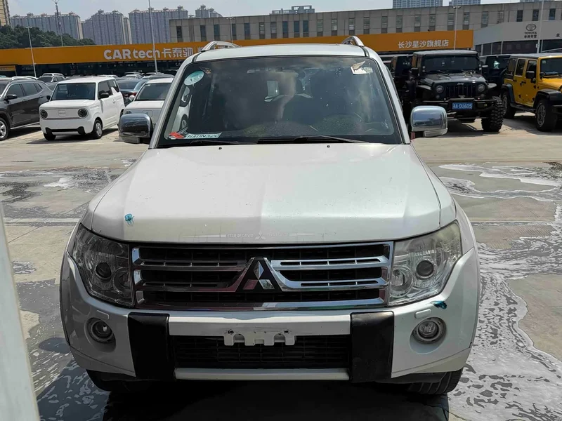 Mitsubishi Pajero (Imported) — фото 2