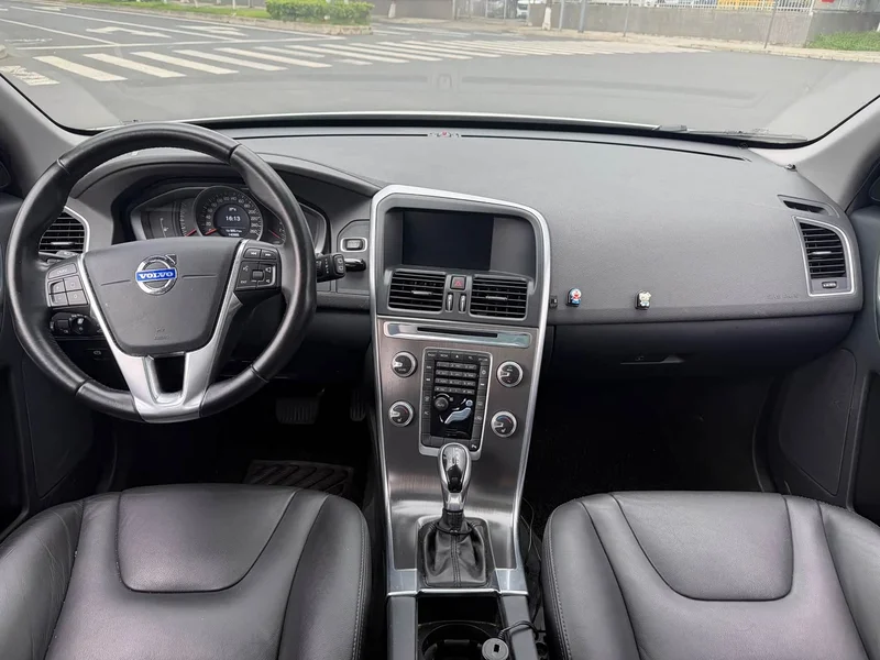Volvo XC60 — фото 13