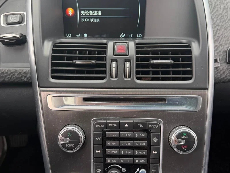 Volvo XC60 — фото 17