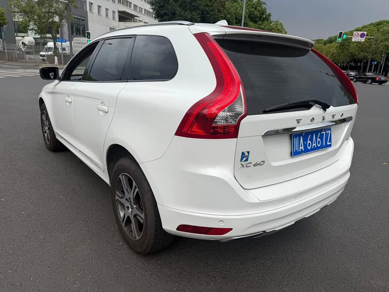 Volvo XC60 — фото 4