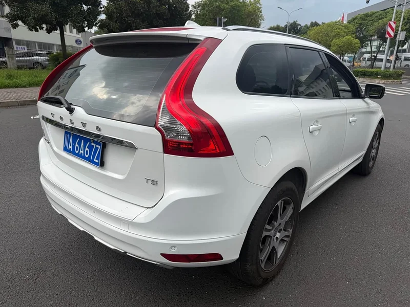 Volvo XC60 — фото 6