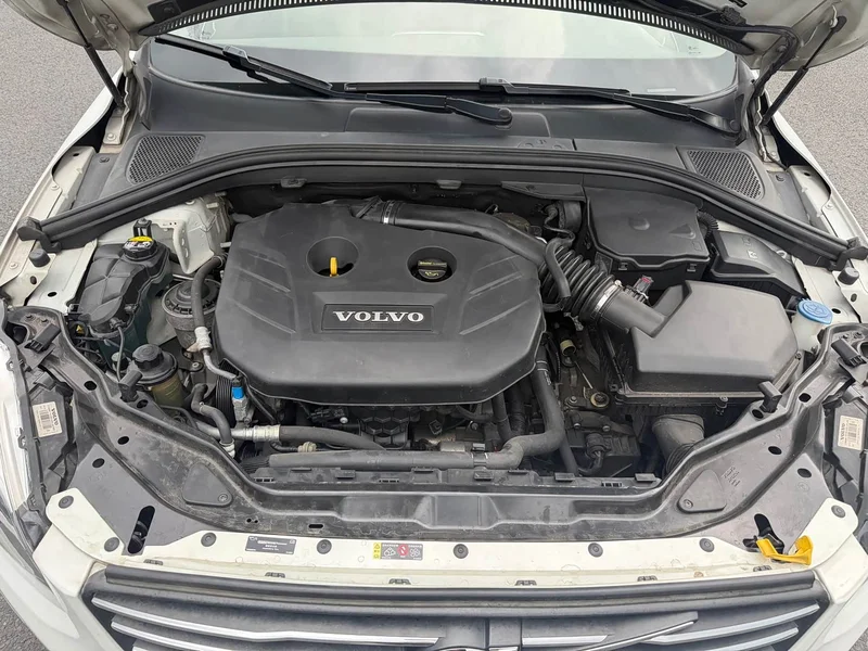 Volvo XC60 — фото 10