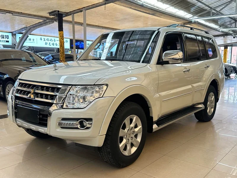 Mitsubishi Pajero (Imported) — фото 1