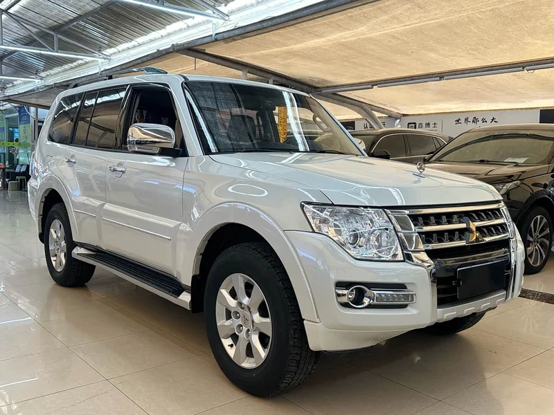 Mitsubishi Pajero (Imported) — фото 3