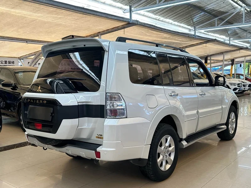 Mitsubishi Pajero (Imported) — фото 4