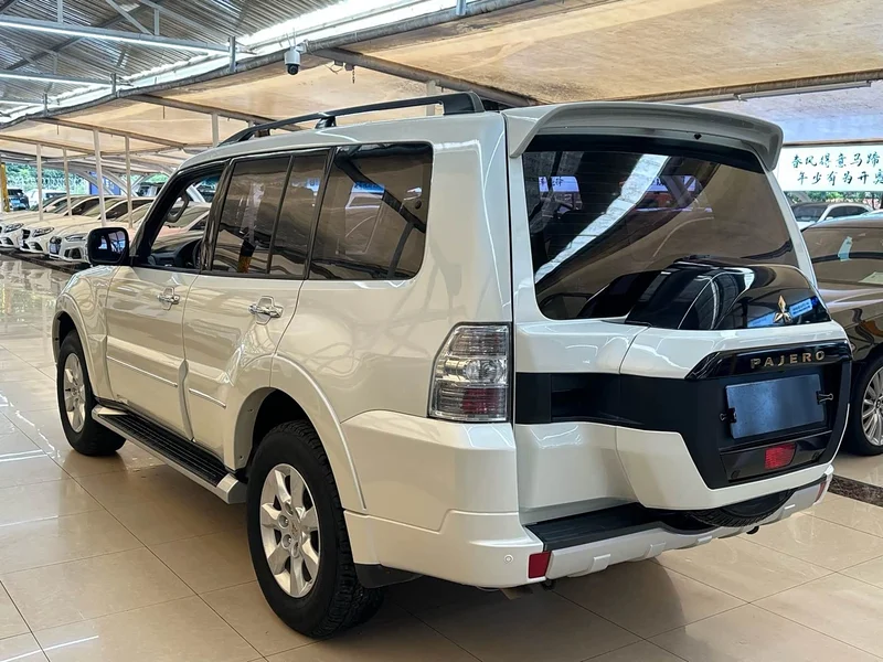 Mitsubishi Pajero (Imported) — фото 6