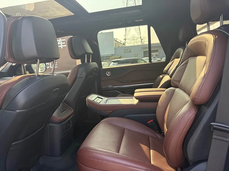 Lincoln Navigator — фото 10