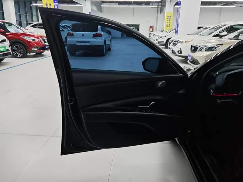 Hyundai Elantra — фото 7