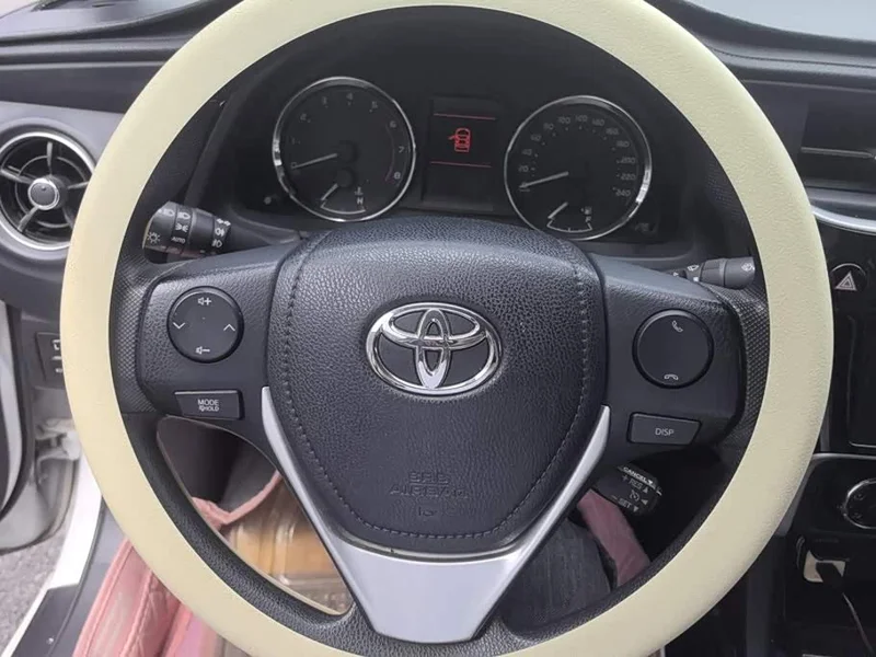 Toyota Corolla — фото 15
