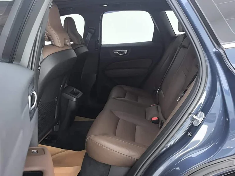 Volvo XC60 — фото 11