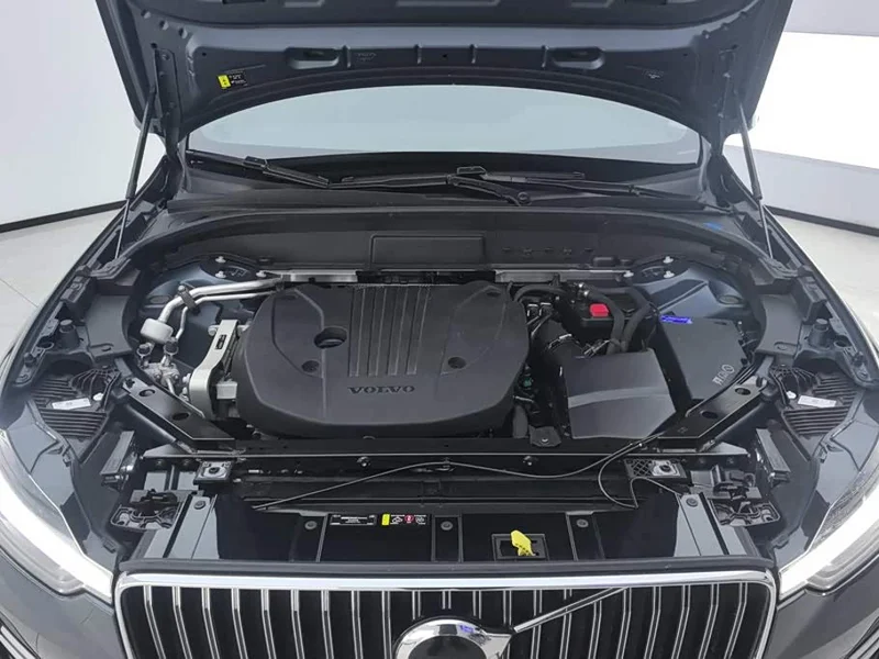 Volvo XC60 — фото 10
