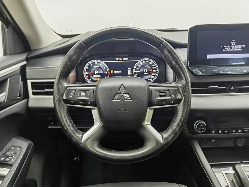 Mitsubishi Outlander — фото 11