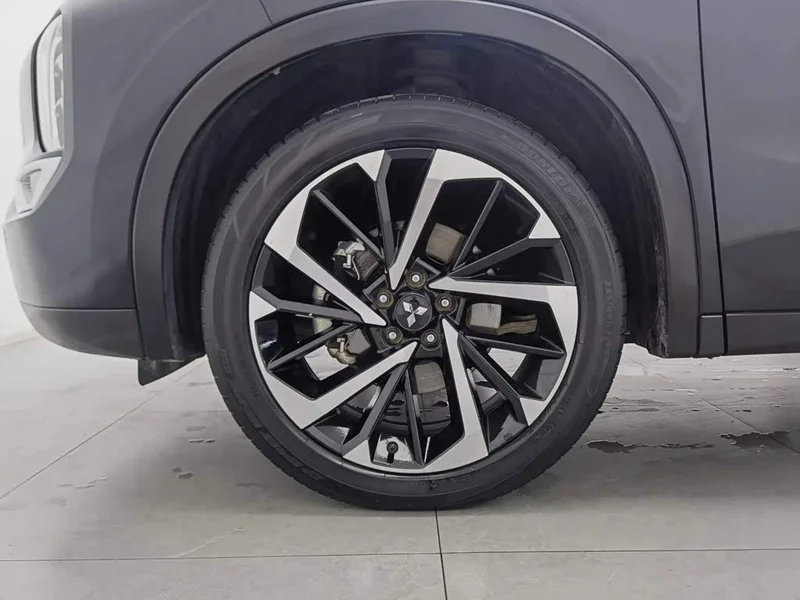 Mitsubishi Outlander — фото 17