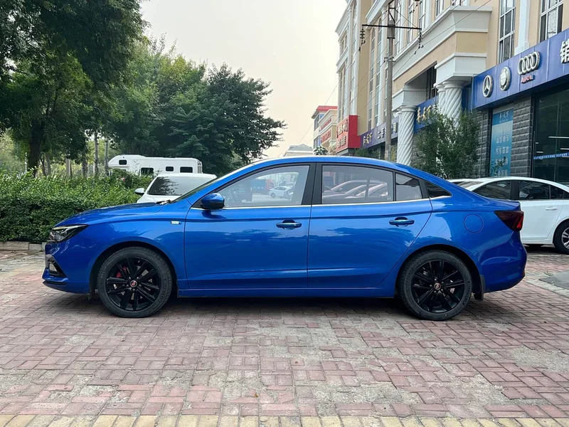 Roewe i5 — фото 3