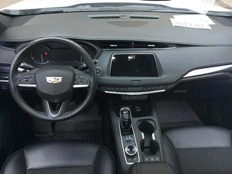 Cadillac XT4 — фото 12