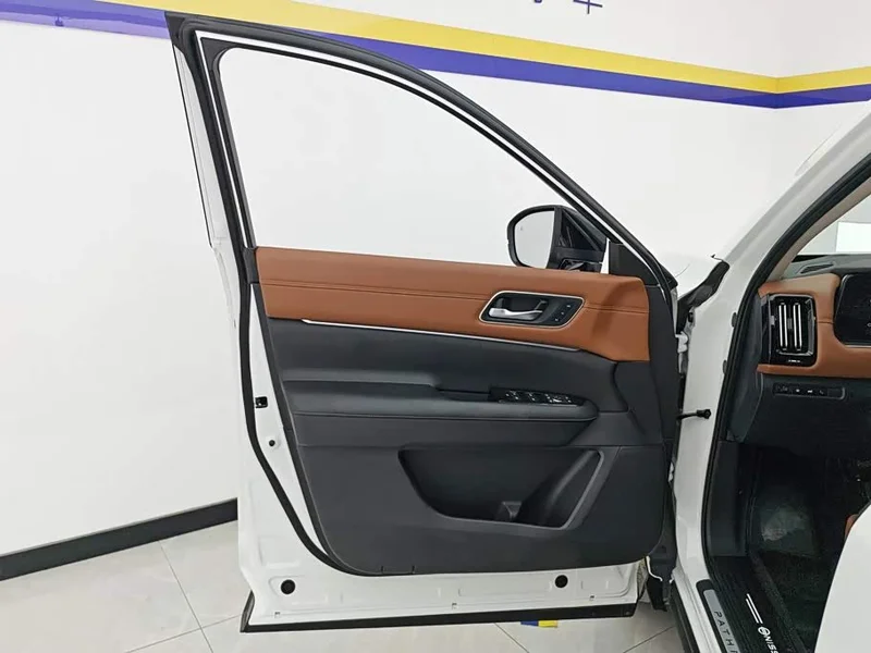 Nissan Pathfinder — фото 7