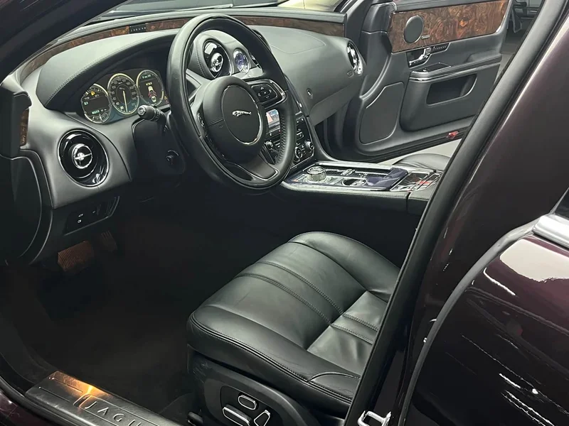 Jaguar XJ — фото 16