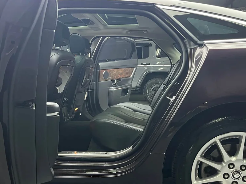 Jaguar XJ — фото 19