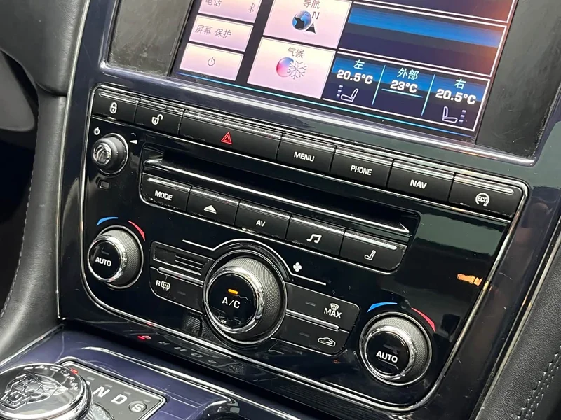 Jaguar XJ — фото 29