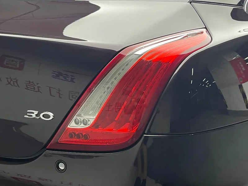Jaguar XJ — фото 7