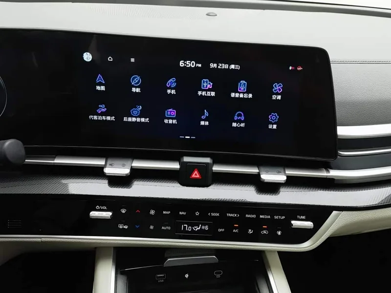 Kia Sportage — фото 12