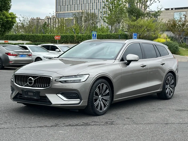 Volvo V60 — фото 1