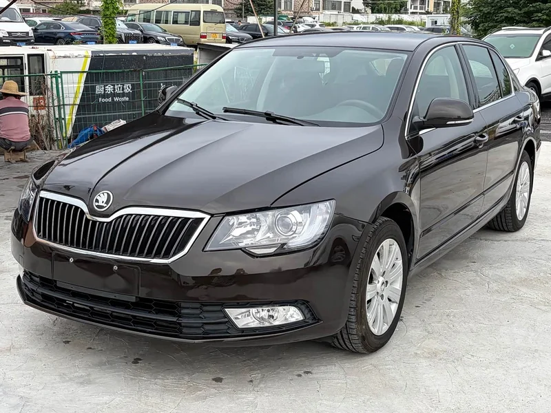 Skoda Superb — фото 1