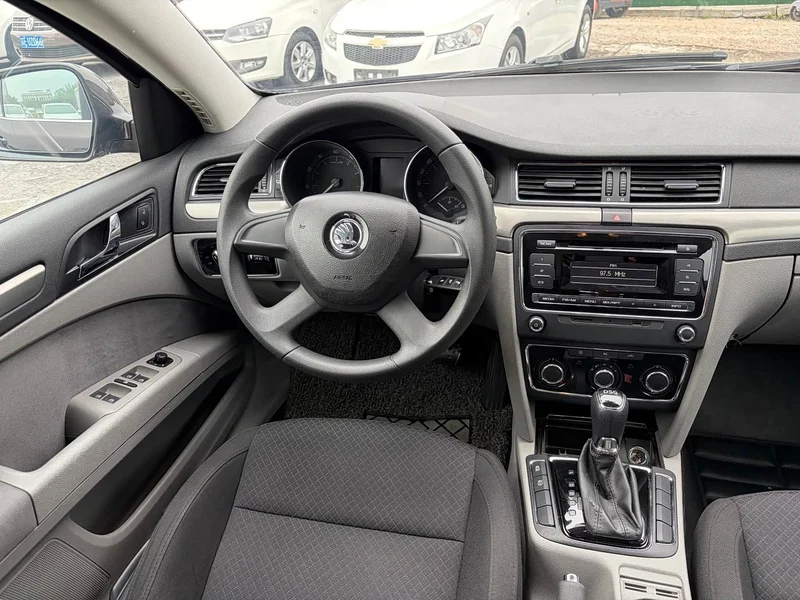Skoda Superb — фото 11