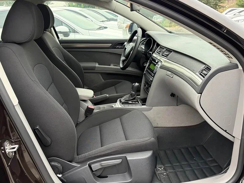 Skoda Superb — фото 14