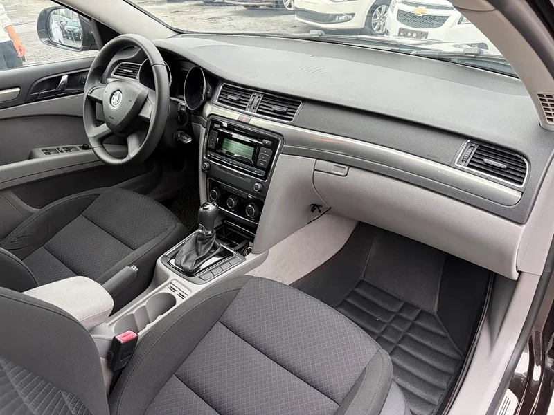Skoda Superb — фото 15