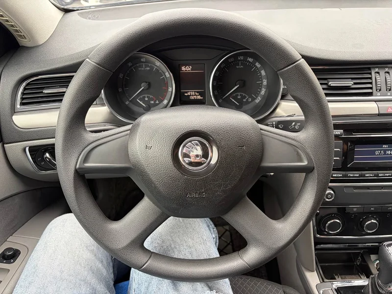 Skoda Superb — фото 18