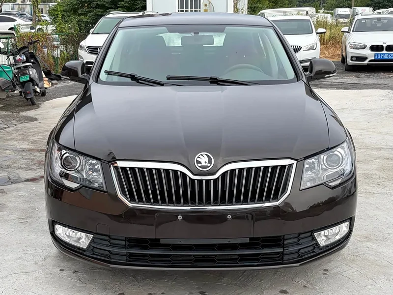 Skoda Superb — фото 2