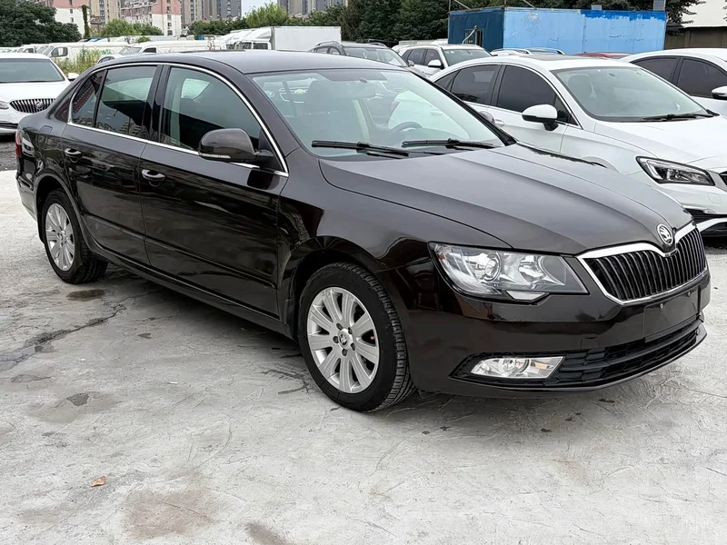 Skoda Superb — фото 3